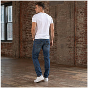 H019 men's jeans full-body lifestyle look 6