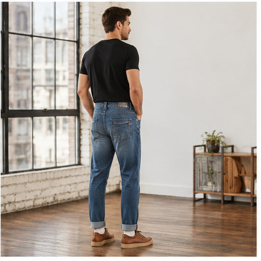 H020 men's jeans full-body lifestyle look 6
