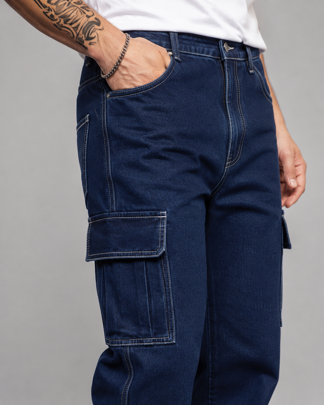 H411 dark denim cargo pocket detail